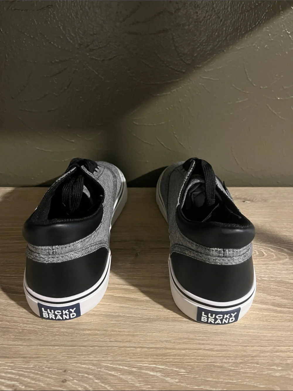Men’s Size 9.5 Lucky Brand Sam Sneakers - Black/Gray Colorway